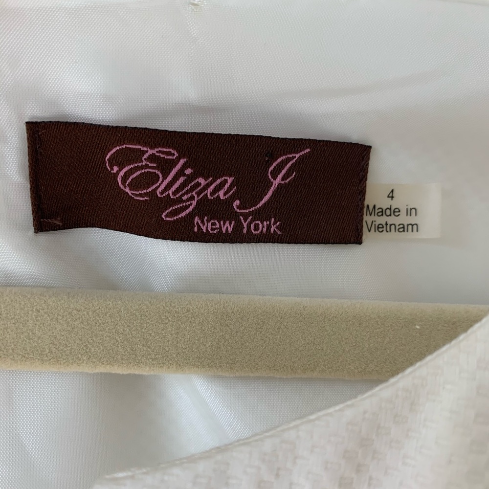 Eliza J Buckle Textured Sleeveless White Dress - Picture 7 of 8